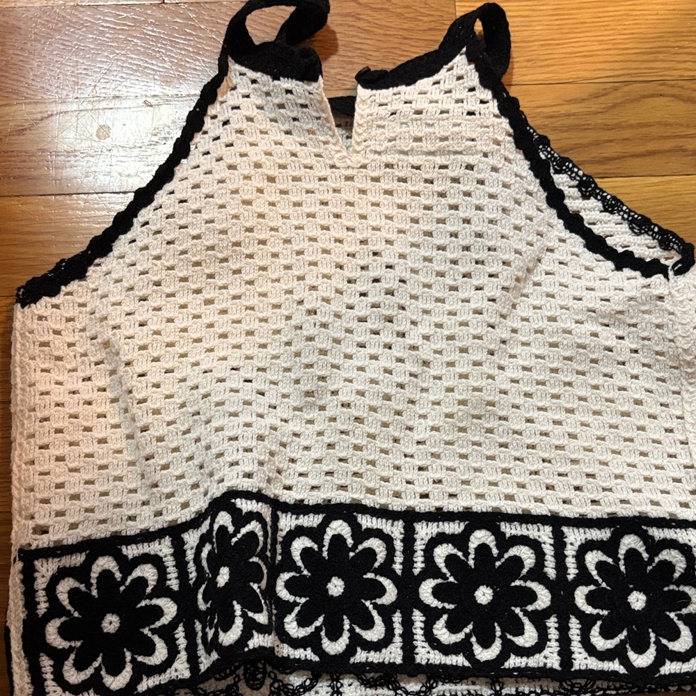 Zara Black and White Floral Crochet Crop Top - Picture 2 of 2